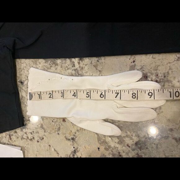 Vintage Gloves  eyelet detail cream color - Picture 8 of 11